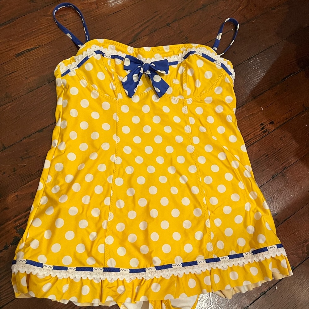 Betsy Johnson polka dot swimsuit size large